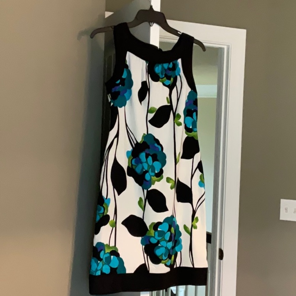 Sleeveless dress.